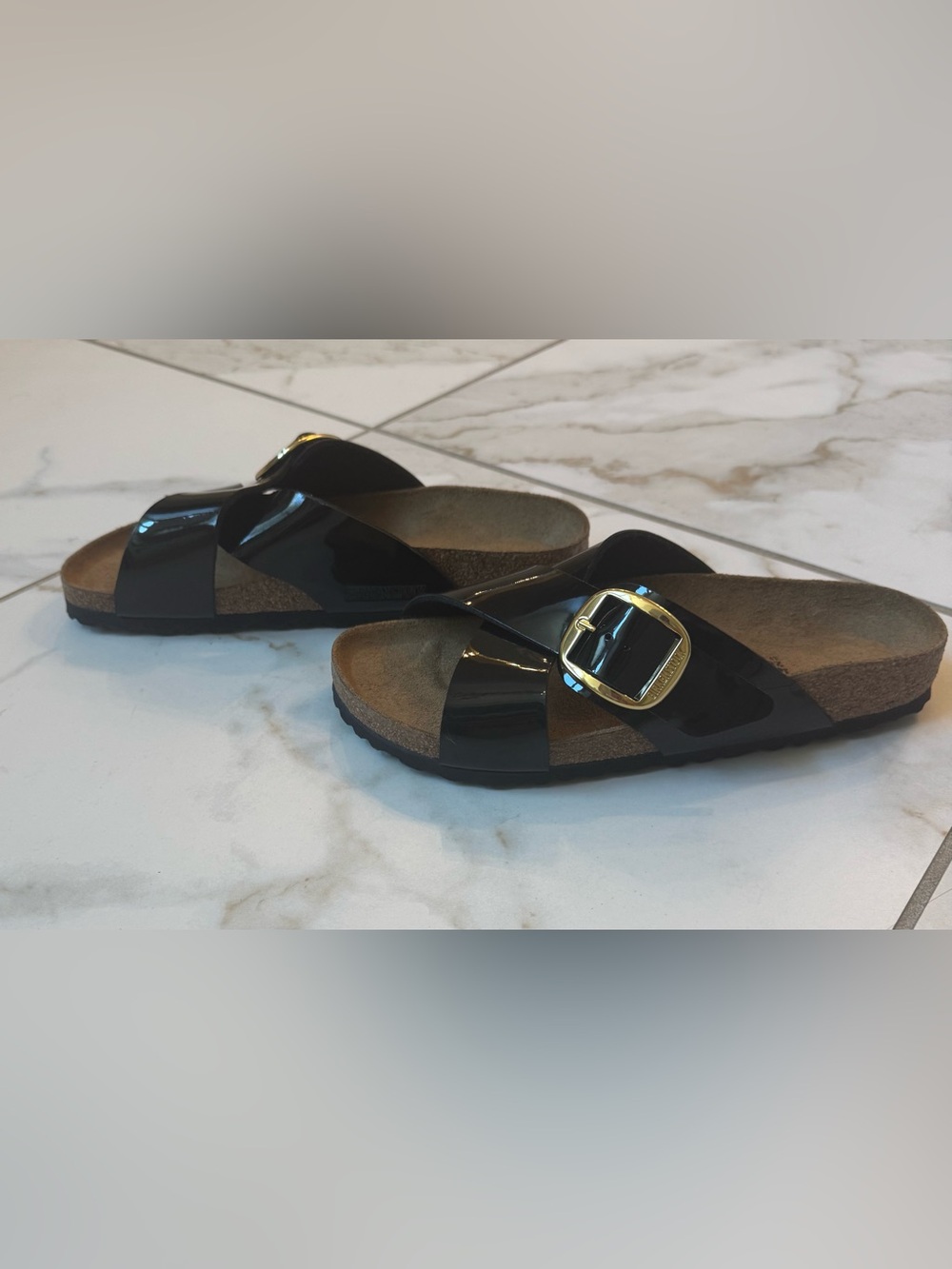 Birkenstock Siena Women’s Black Patent Slide Sandals with Big Gold Buckles NWOT - Picture 2 of 5